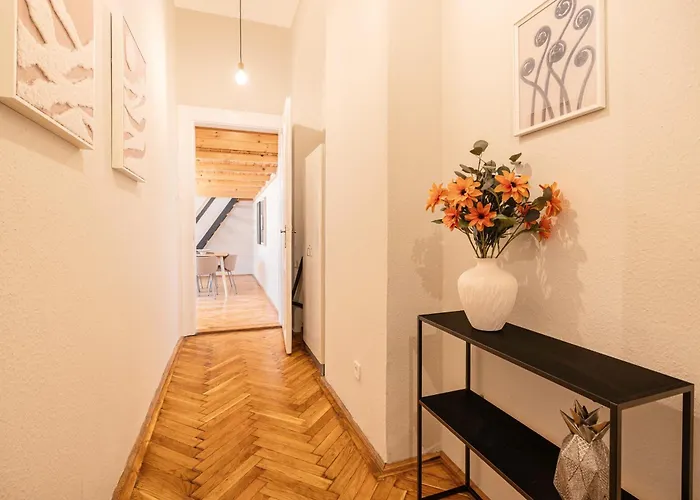 Lejlighed 3br Loft Heart Of Bp Sleeps 8 Budapest